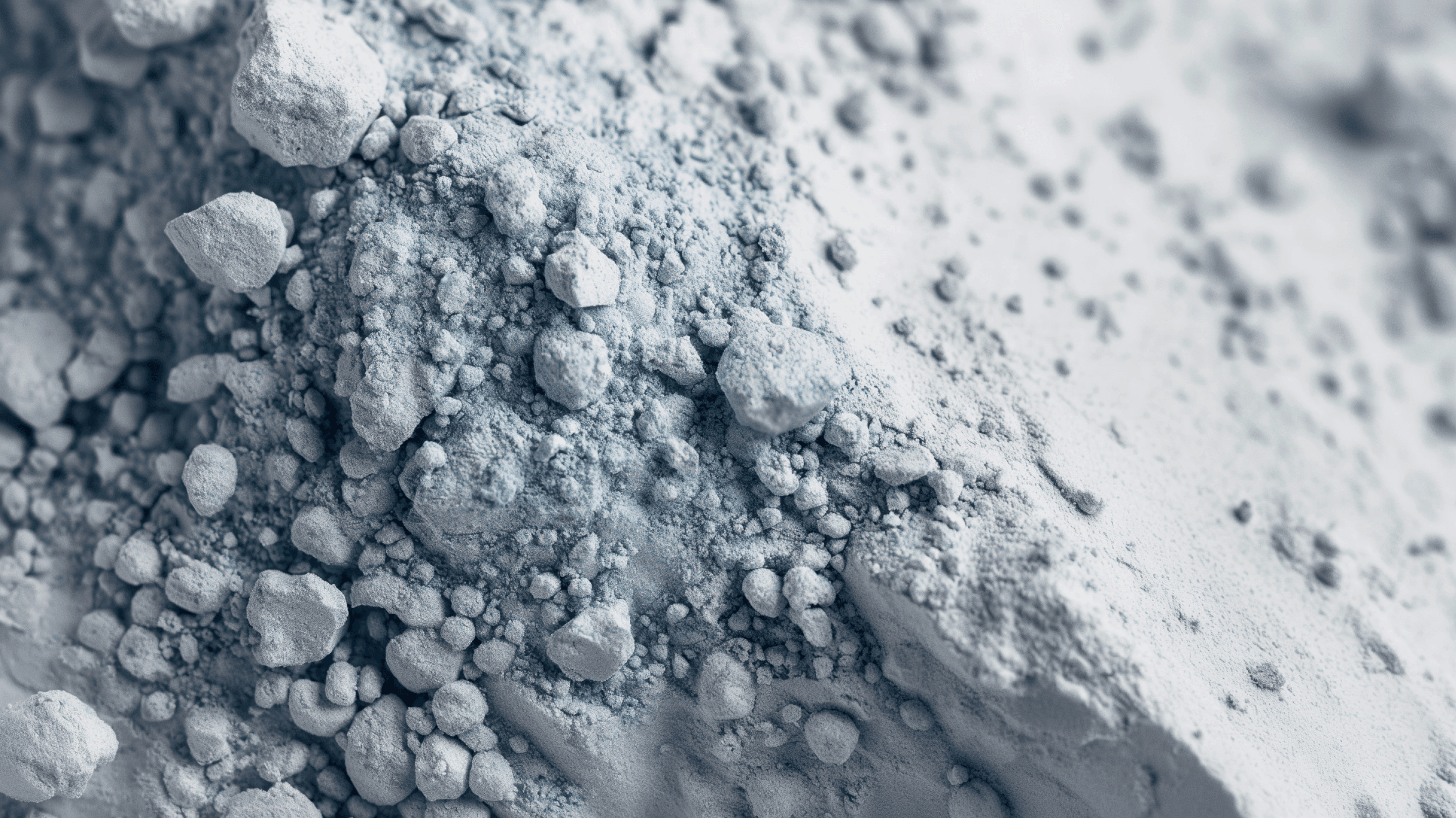 20240709_GlobalCeramicMaterials_blue_crumbled_powder-min.png